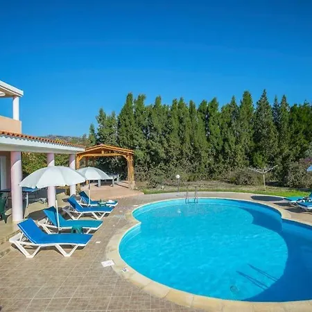 In Sleeps 6 Includes Swimming Pool Air Con And Wifi 7 4 *