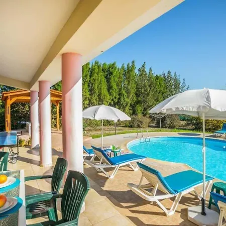 Vilă In Sleeps 6 Includes Swimming Pool Air Con And Wifi 7 4 *