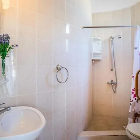 In Sleeps 6 Includes Swimming Pool Air Con And Wifi 7 4 빌라 *