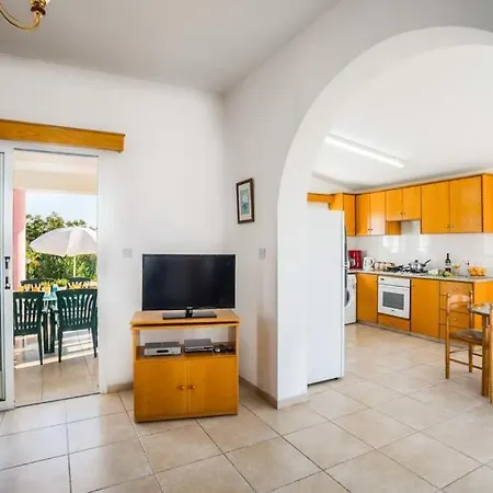 Vilă In Sleeps 6 Includes Swimming Pool Air Con And Wifi 7 4 *