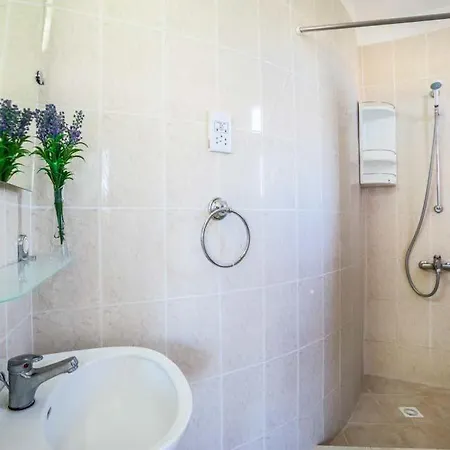In Sleeps 6 Includes Swimming Pool Air Con And Wifi 7 4 빌라 페이야