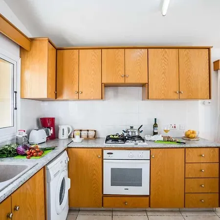 In Sleeps 6 Includes Swimming Pool Air Con And Wifi 7 4 * Peyia