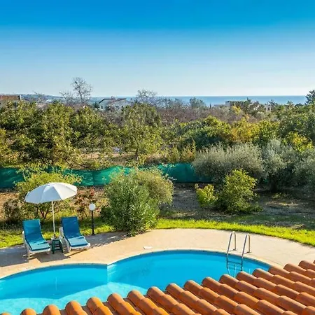 In Sleeps 6 Includes Swimming Pool Air Con And Wifi 7 4 Vilă *
