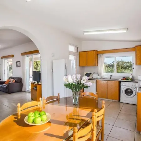 In Sleeps 6 Includes Swimming Pool Air Con And Wifi 7 4 Vilă *