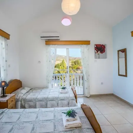 In Sleeps 6 Includes Swimming Pool Air Con And Wifi 7 4 페이야